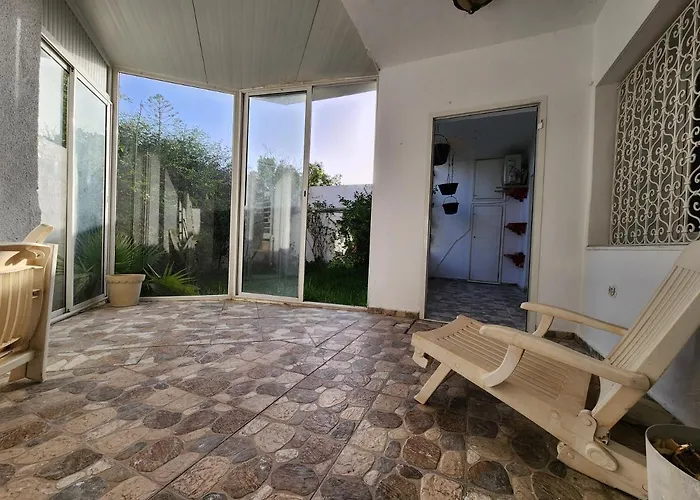 Duplex Bien Equipe Securise Avec Jardin Et Veranda